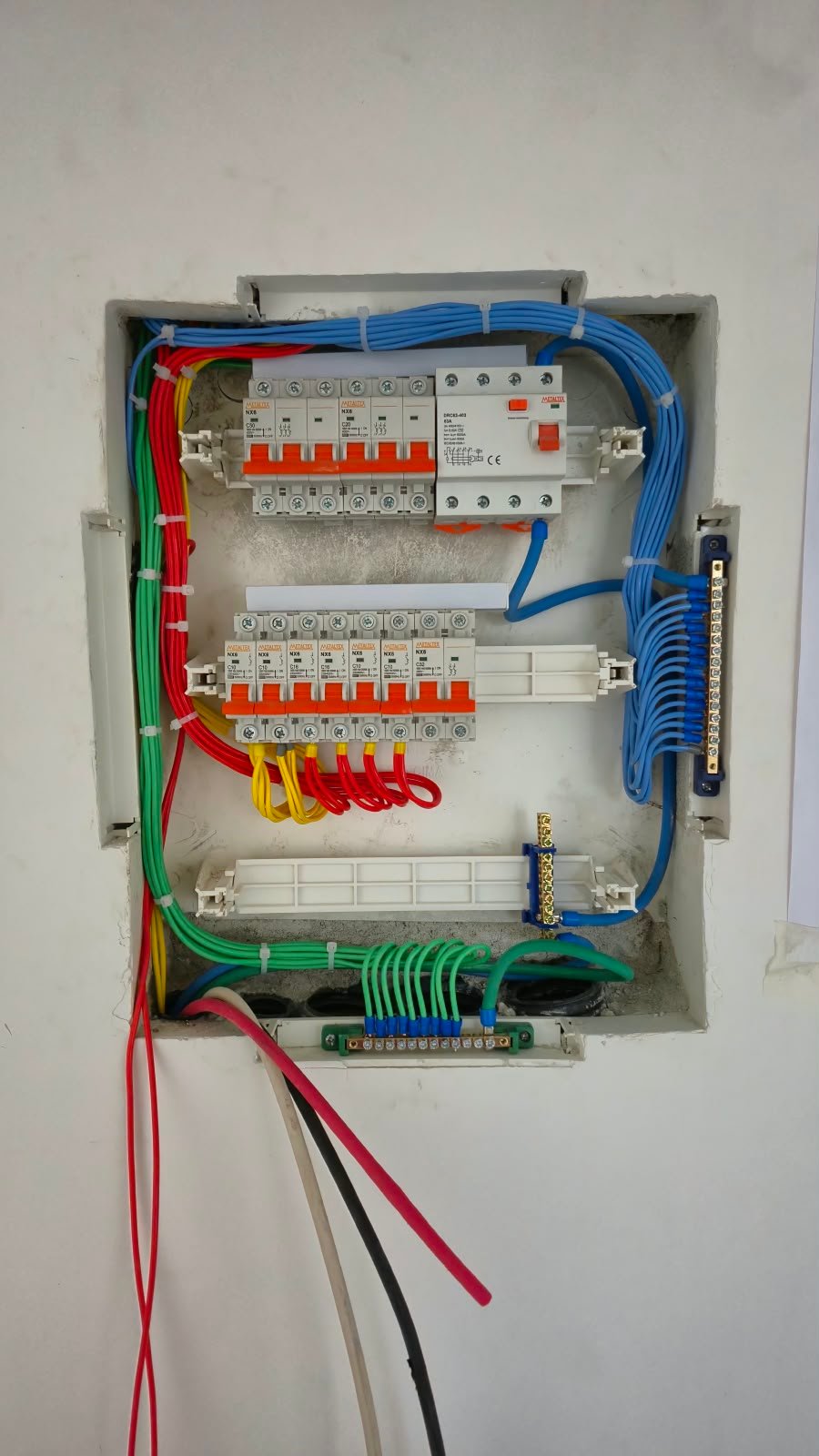 Quadro elétrico organizado